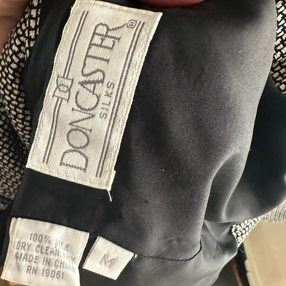 Doncaster 100% Silk Jacket - Picture 5 of 5